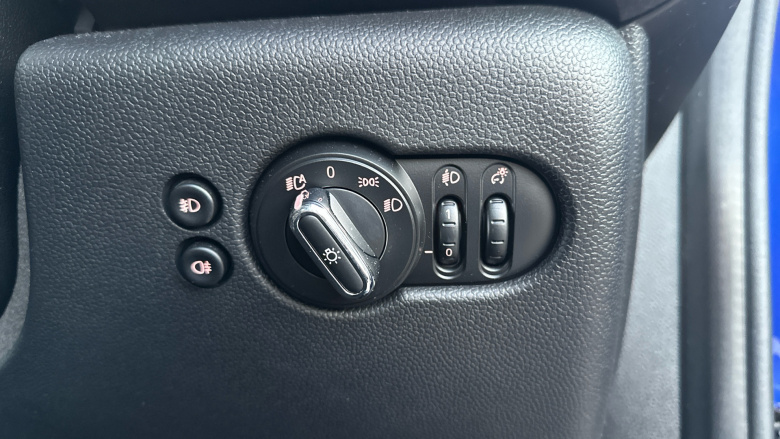 MINI Hatchback 1.5 Cooper Classic II 3dr Petrol Hatchback